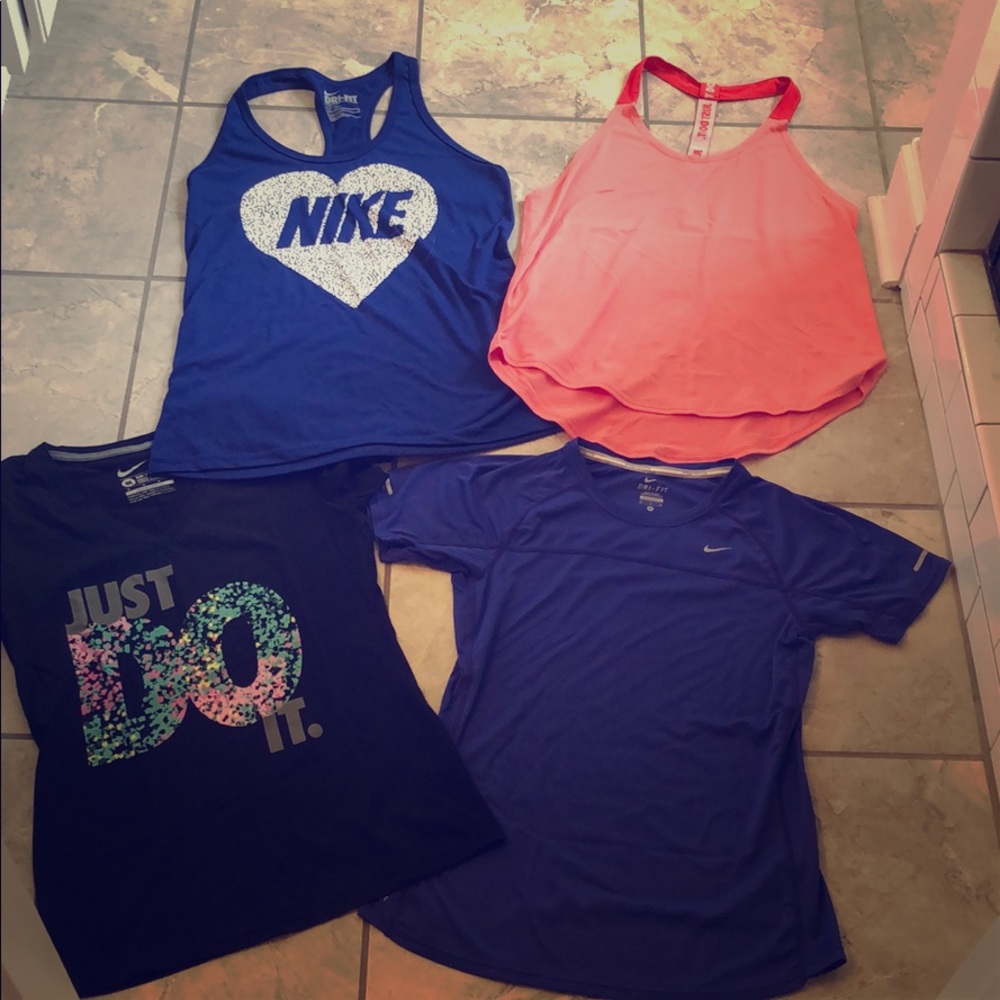 Nike Women’s size Medium Top Bundle